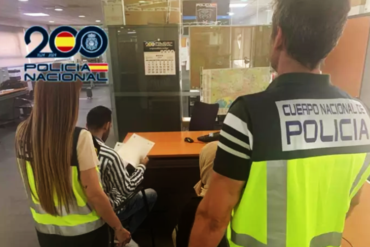 marroquies-detenidos-policia-nacional-pactar-boda-hija-primo