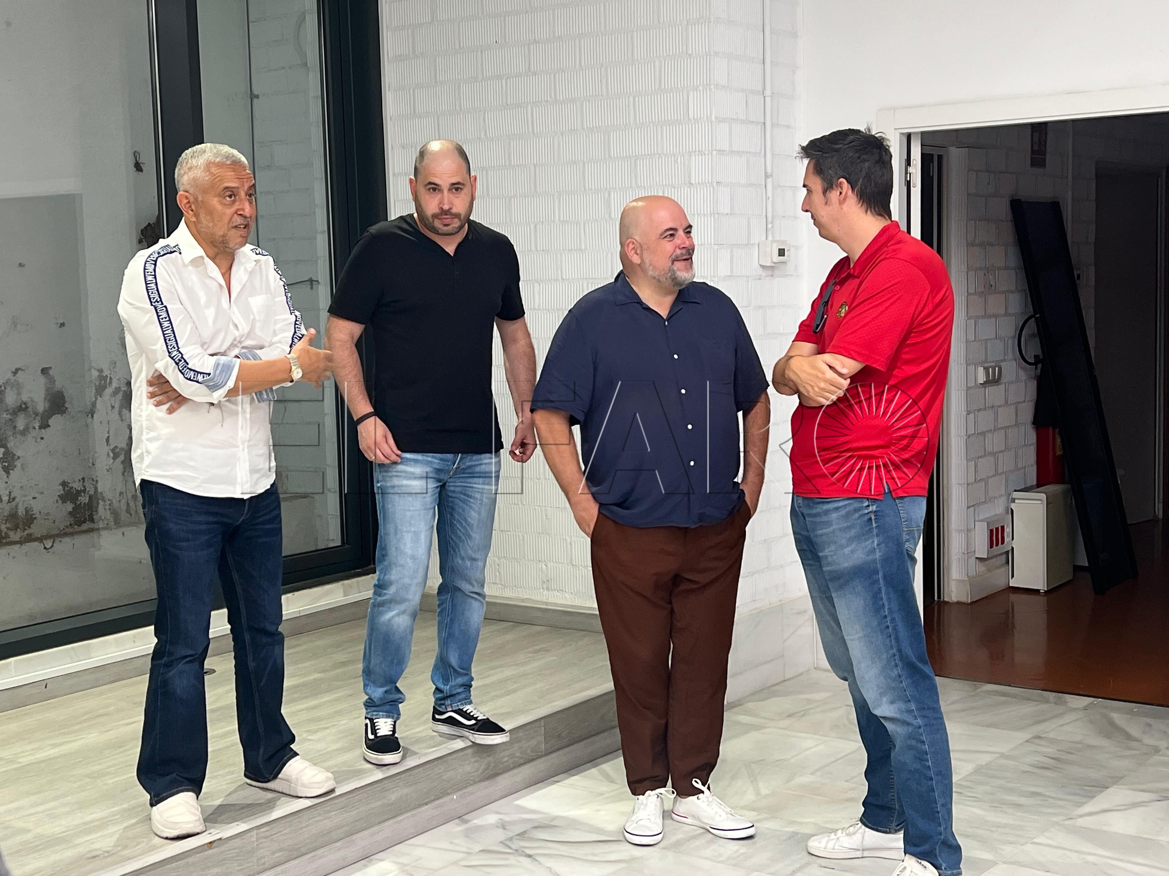 militantes-criticos-psoe-reunion-biblioteca-morro-1