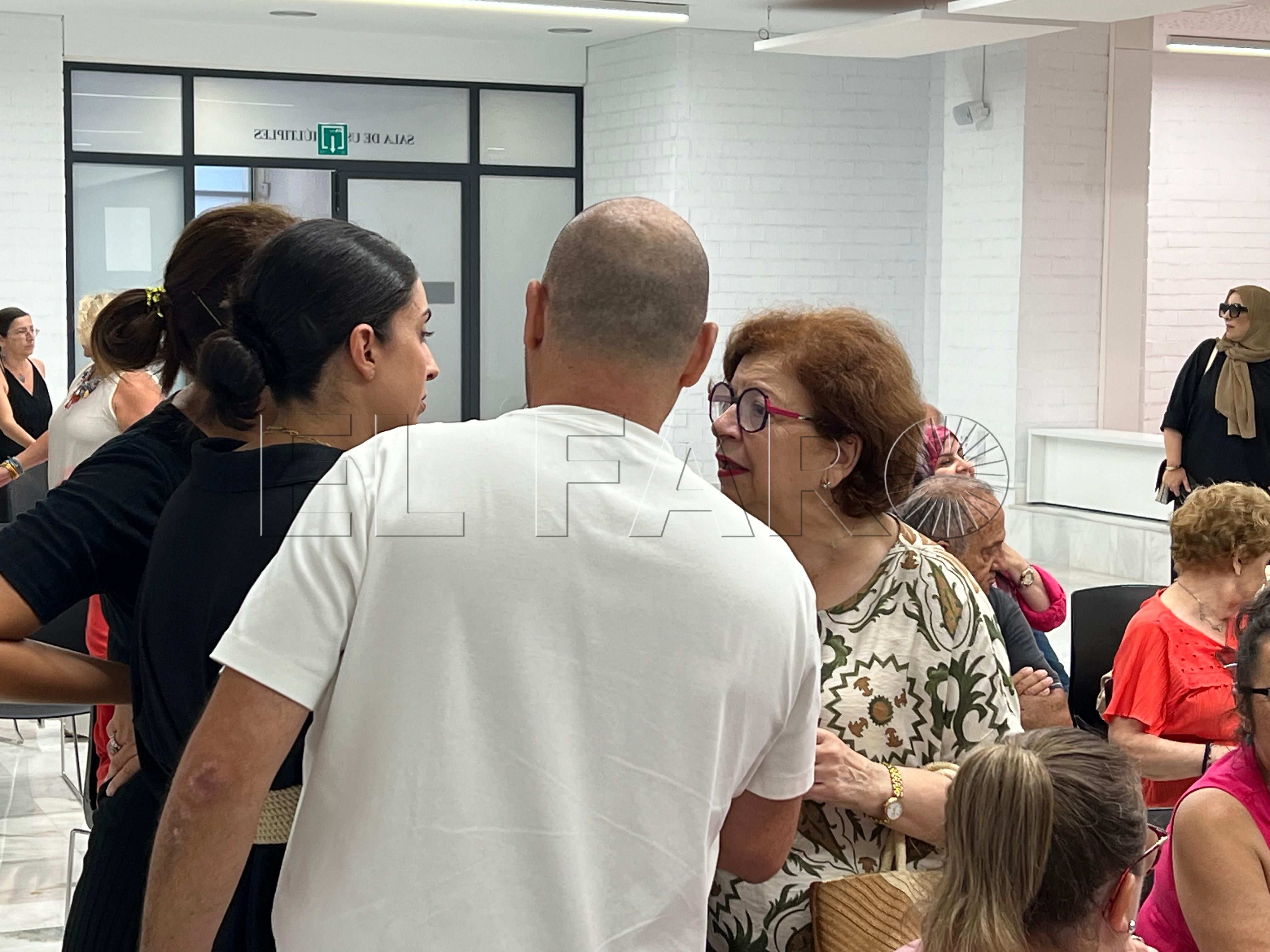 militantes-psoe-reunion-biblioteca-morro-3