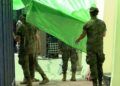 militares-comandancia-colocan-toldos-frontera-dar-sombra-colas-1