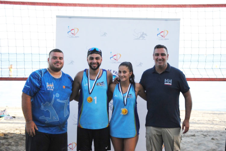 pareja-ana-ibrahim-se-impone-mixtos-torneo-voley-playa-001
