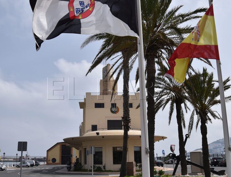 puerto-bandera-ceuta-espana