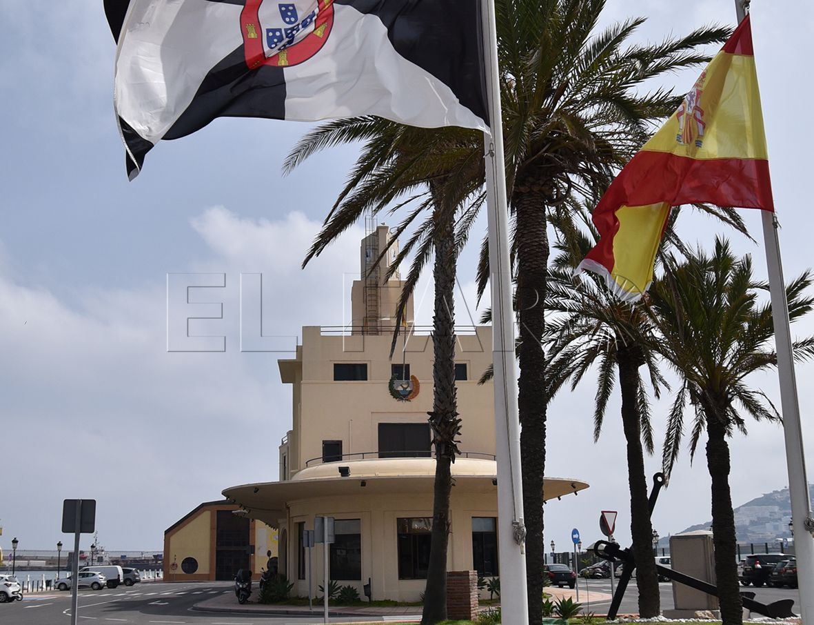 puerto-bandera-ceuta-espana