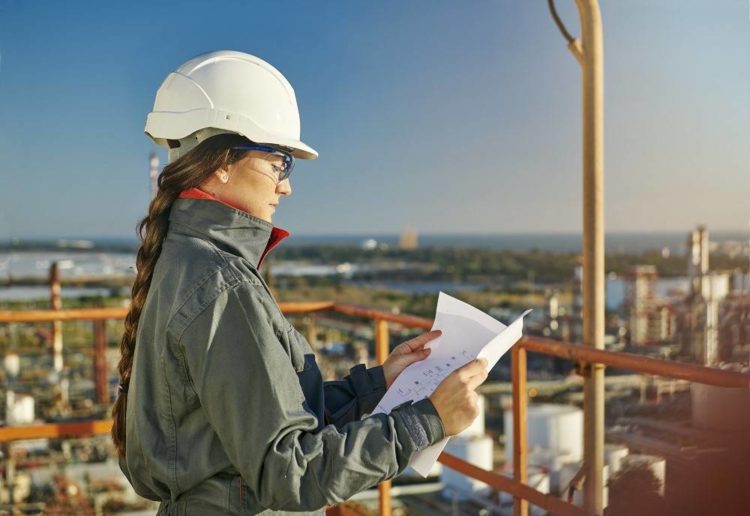 trabajadora-industria-energetica