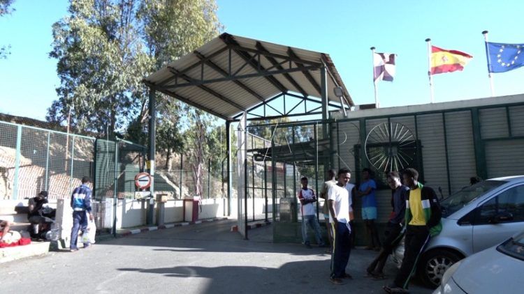 gobierno-marcha-atras-inmigrantes-pueden-entrar-ceti-010