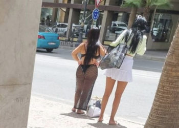 polemica-joven-bikini-paseando-tanger