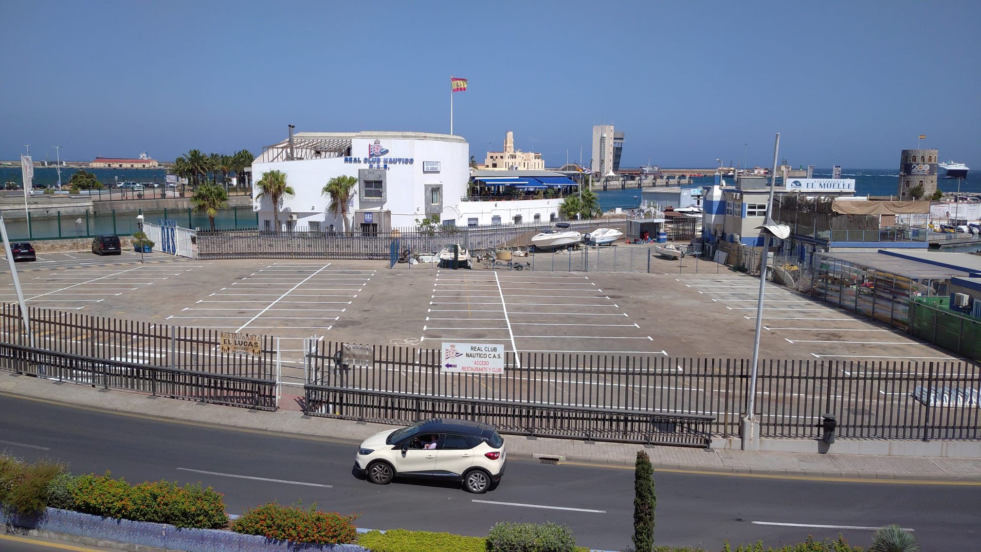 aparcamiento-autocaravanas-puerto-deportivo-1