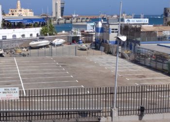 aparcamiento-autocaravanas-puerto-deportivo-2