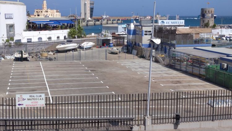 aparcamiento-autocaravanas-puerto-deportivo-2
