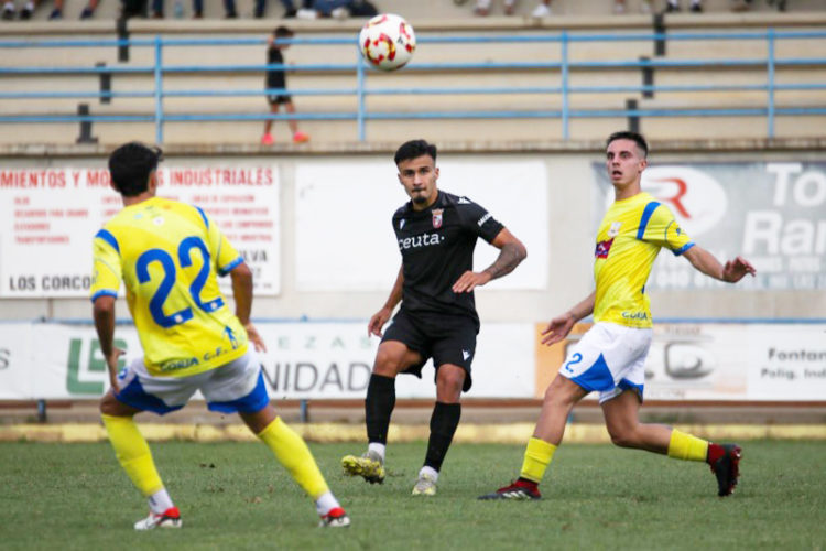 ceuta-b-saca-buen-punto-visita-coria-futbol-009