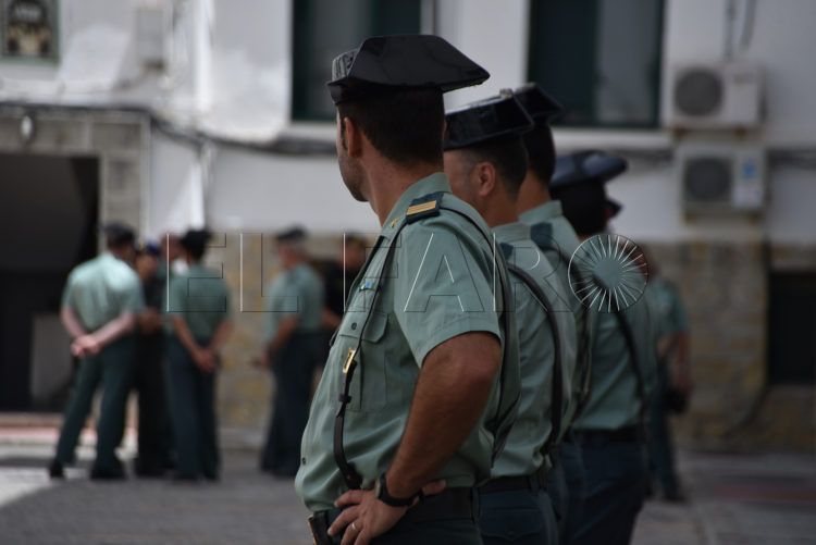 guardia-civil-espaldas
