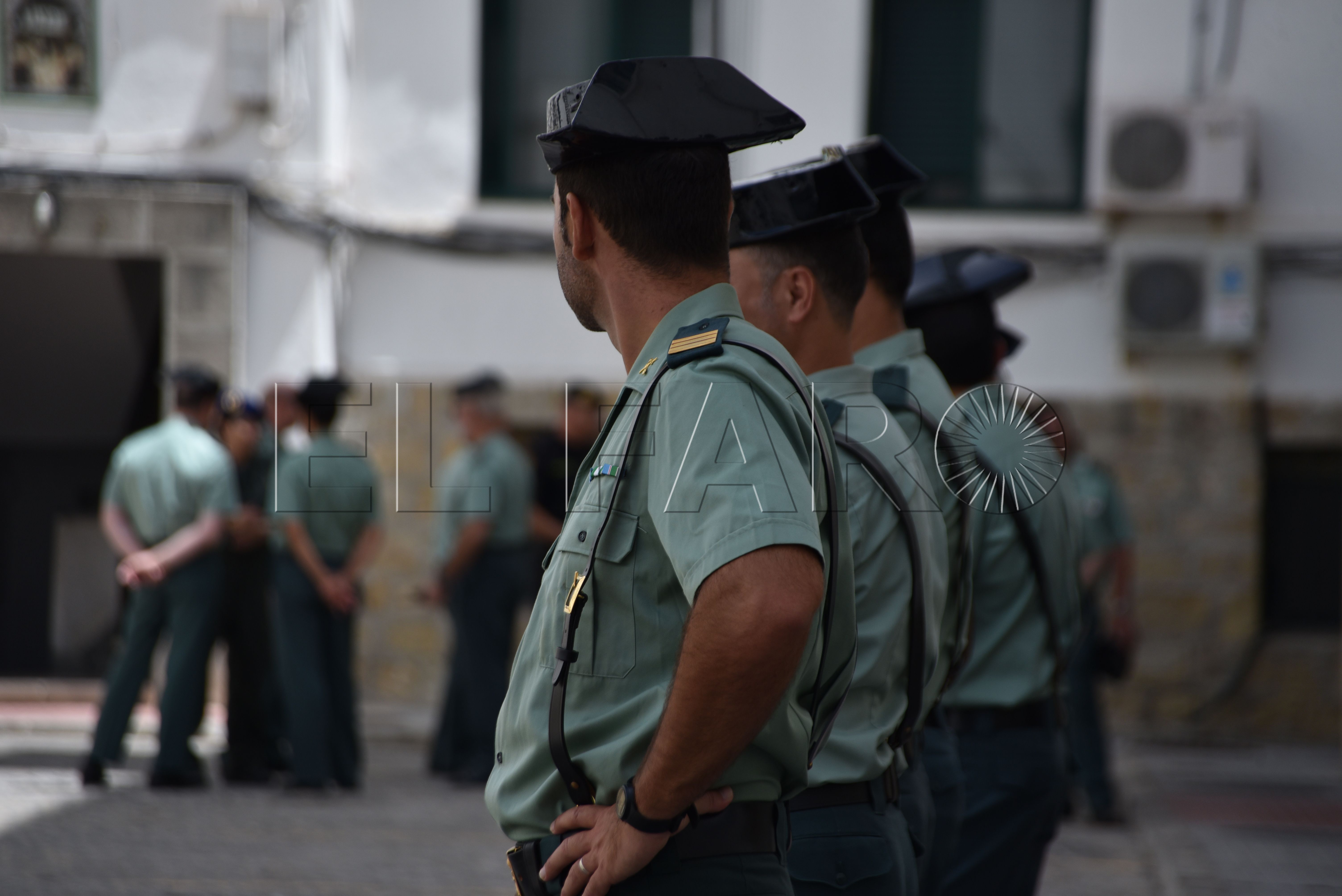 guardia-civil-espaldas