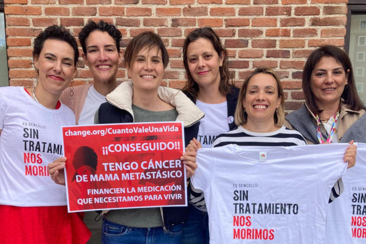 MADRID, 26/09/2024.- "Hoy es el día más feliz de mi vida, por mí y por todas". Estas son las palabras con las que Victoria Rodrigo, paciente con cáncer de mama metastásico celebra que la Comisión Interministerial de Precios del Medicamento (CIPM) haya aprobado la financiación pública de Enhertu y Trodelvy, dos fármacos que dan años de supervivencia. En declaraciones a EFE, Victoria Rodrigo, portavoz del movimiento espontáneo de mujeres que se dio a conocer por su vídeo viral 'Sin tratamiento, nos morimos', explica que conoció la noticia mientras recibía una sesión de quimio en la sanidad privada y, a partir de ahí, se desencadenó una euforia de llamadas y wasaps en los chats de estas pacientes que recibieron "llorando de emoción" la noticia. EFE/Victoria Rodrigo -SOLO USO EDITORIAL/SOLO DISPONIBLE PARA ILUSTRAR LA NOTICIA QUE ACOMPAÑA (CRÉDITO OBLIGATORIO)-