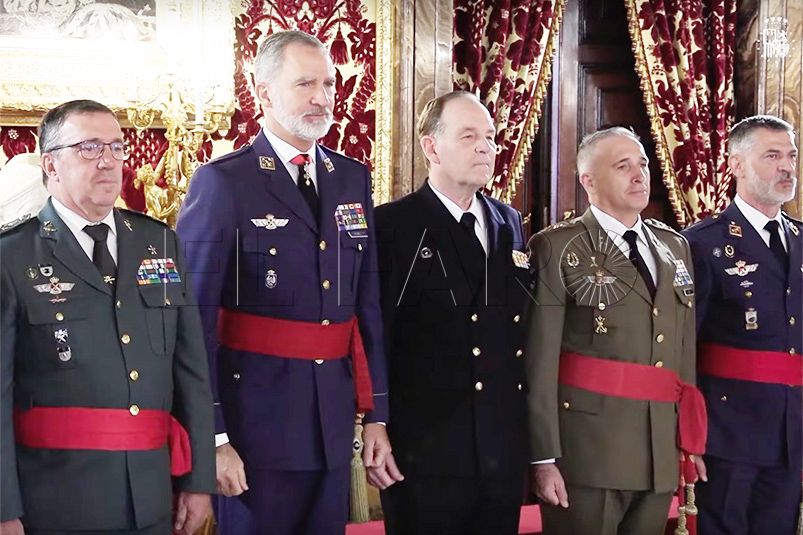 Incluye vídeo El comandante general de Ceuta, en la audiencia militar con Felipe VI El Rey recibe a un grupo de generales de División y a un vicealmirante Galería de fotos https://voggar.elfarodeceuta.es/comandante-general-ceuta-audiencia-militar-rey-felipe-vi/