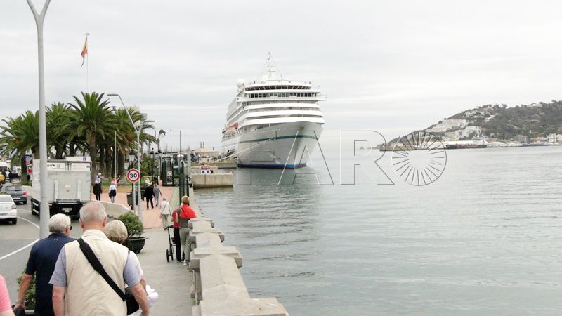 crucero-amera-atraca-primera-vez-ceuta-001