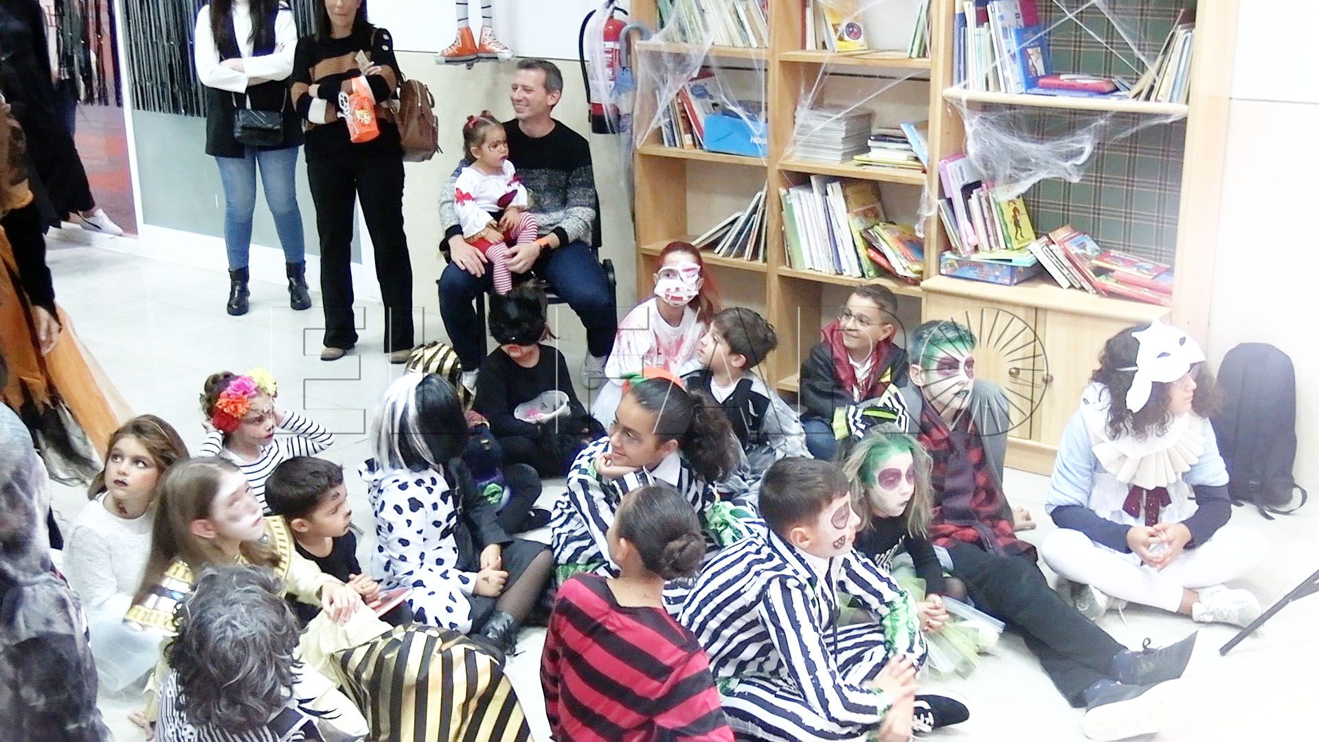 fiesta-halloween-asociacion-vecinos-barriada-parques-ceuta