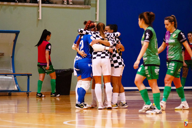 cachon-admirar-trabajo-jugadoras-ceuta-futbol-sala