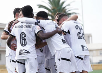 ceuta-b-vuelve-senda-victoria-atletico-central-futbol-1