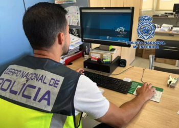 policia-nacional-espalda