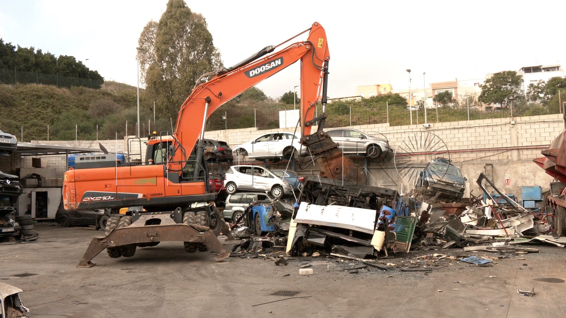 viejos-autobuses-convertidos-reducidos-chatarra-9