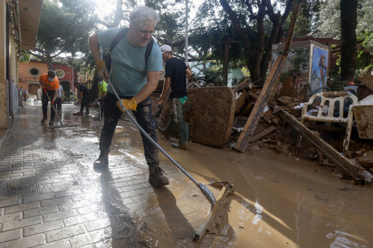voluntarios-labores-limpieza-comunidad-valencia-dana