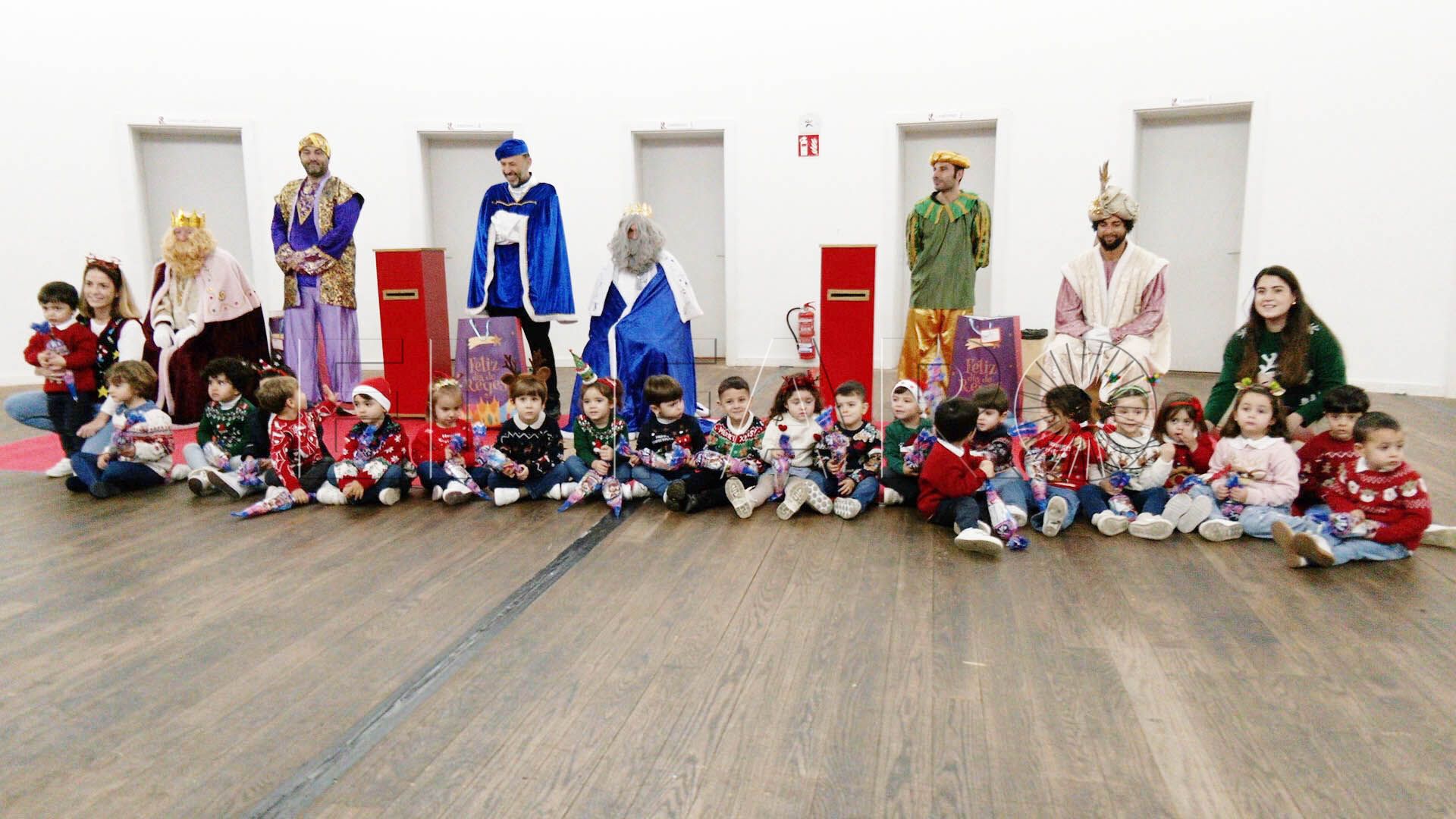 alumnos-colegio-inmaculada-reciben-reyes-magos-16