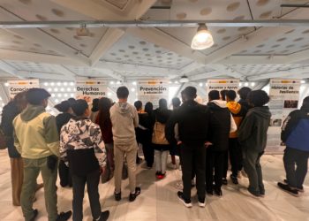 exposicion-conociendo-derechos-asociacion-integracion-inmigrantes-estacion-ferrocarril-5