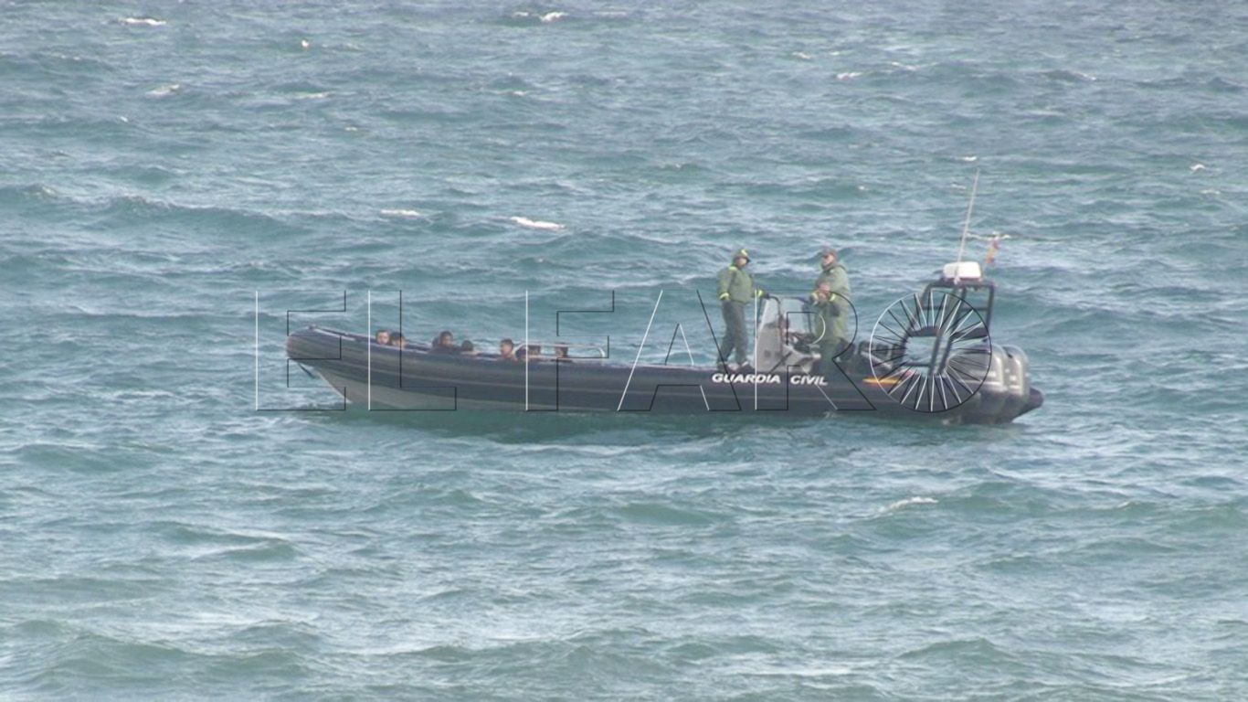 guardia-civil-salva-vidas-mar-continuos-cruces-ceuta-001-portada