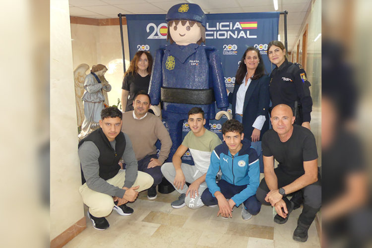 playmobil-policia-obsequio-menores-esperanza