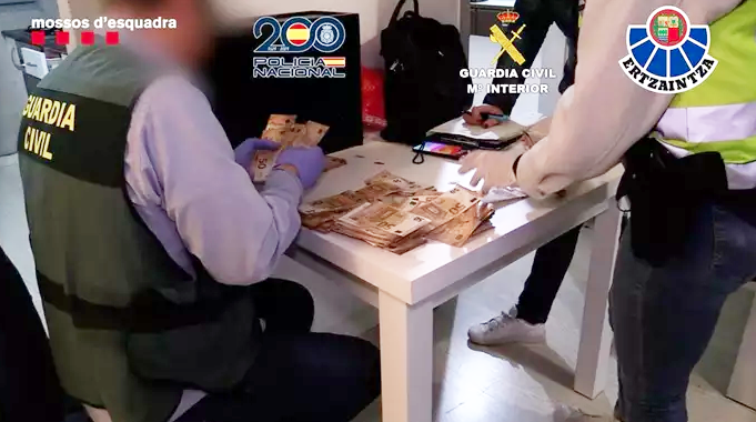 policia-nacional-guardia-civil-estafas-simulando-ser-bancos