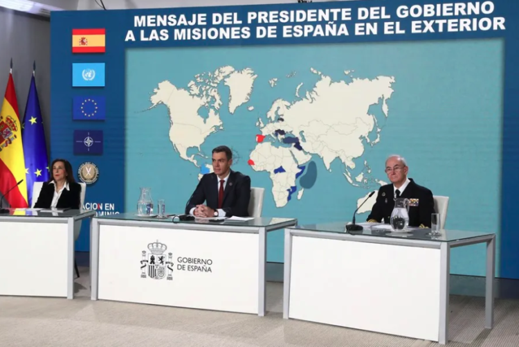 sanchez-felicita-navidad-militares-extranjero-2