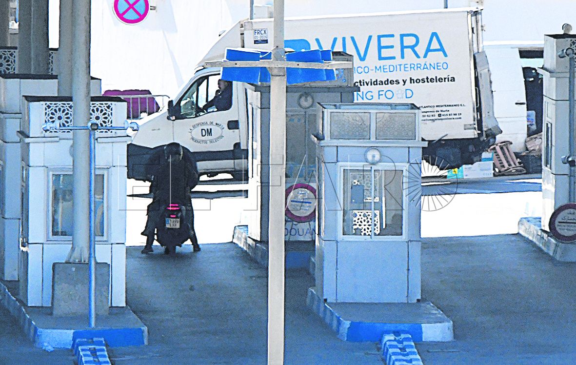 aduana-comercial-ceuta-marruecos-camion-16-enero-2