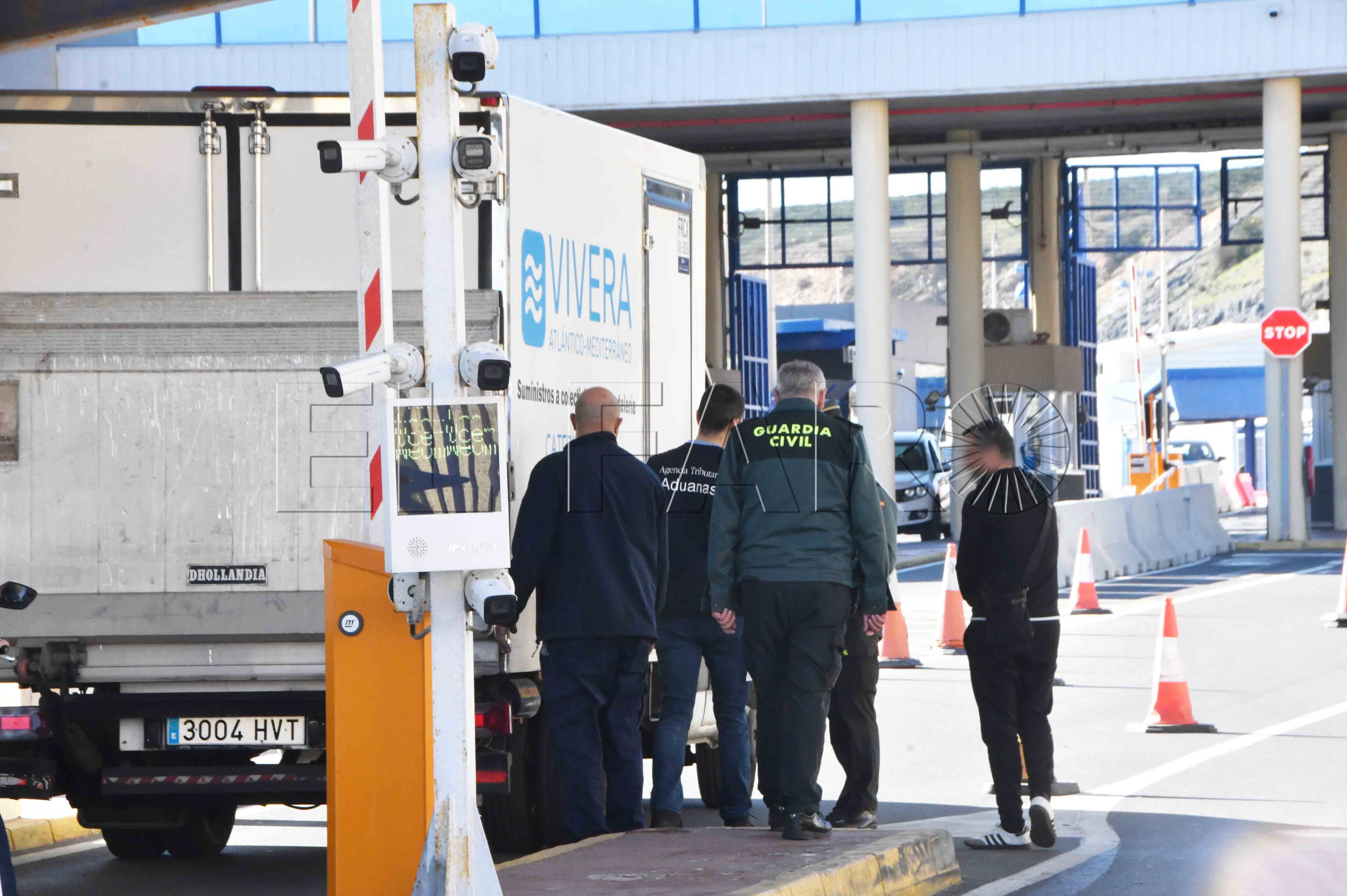 aduana-comercial-ceuta-marruecos-camion-16-enero