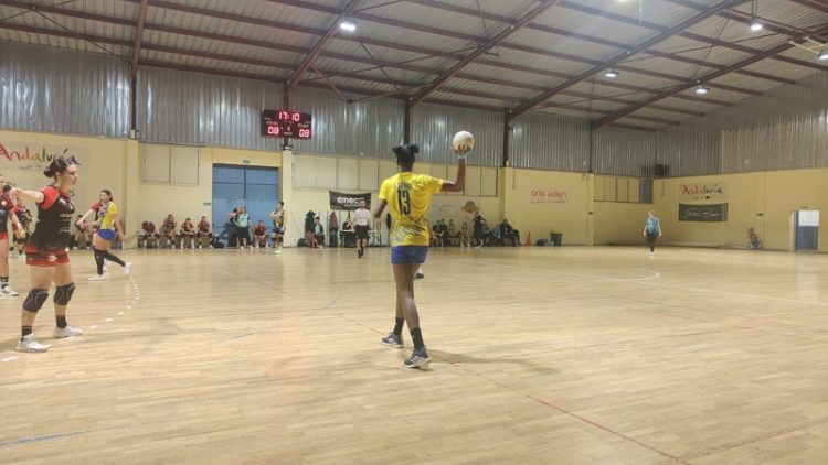 bm-estudiantes-mantiene-racha-positiva-san-fco-asis-mijas-balonmano-001