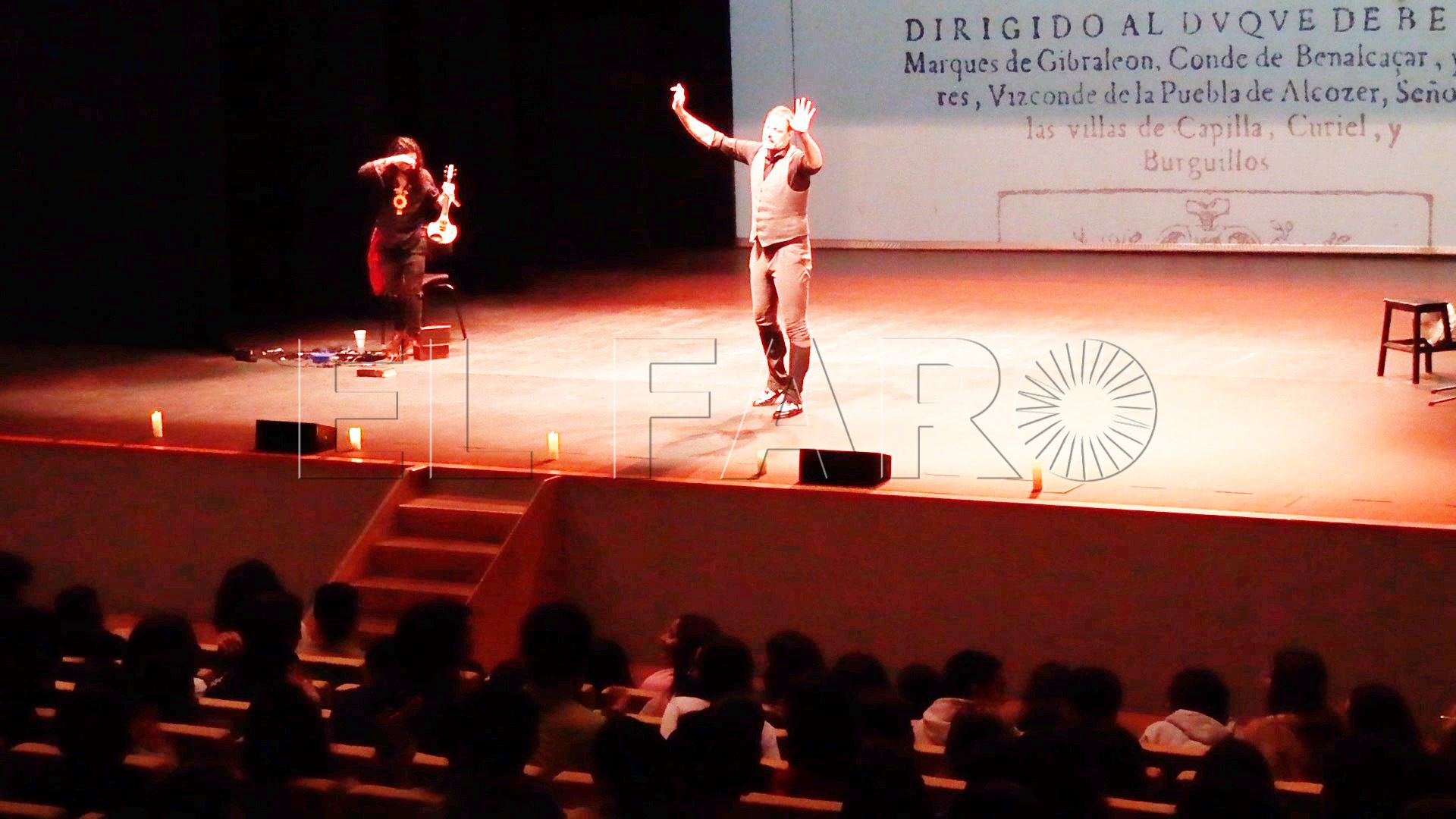 jovenes-disfrutan-reflexionan-hambre-quijote-teatro