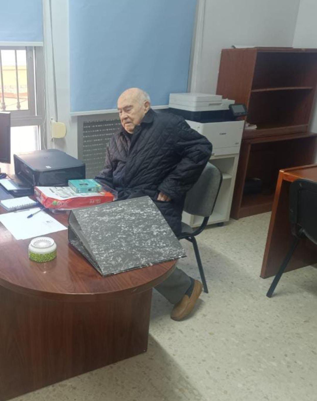 agustin-voluntario-96-anos-ayuda-abuelos-asociacion-lldudna-2