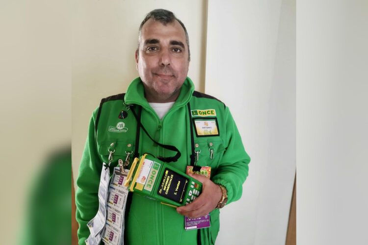antonio-vendedor-once-repartio-euros-ceuta