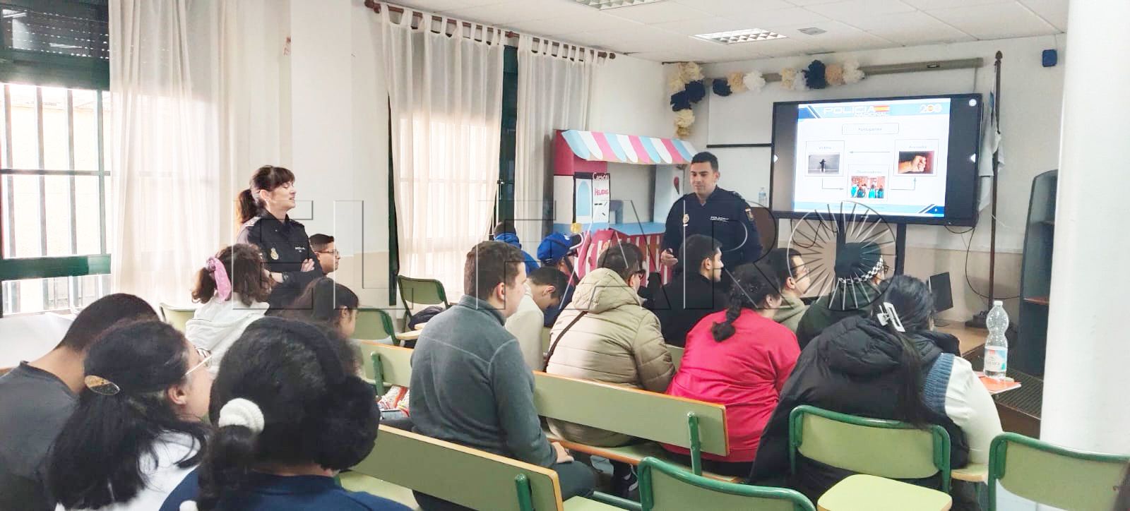 aprender-identificar-acosador-pararle-pies-educacion-especial-policia-nacional-2