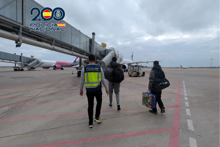 Expulsado de España un peluquero de Mataró por captar combatientes para Dáesh
