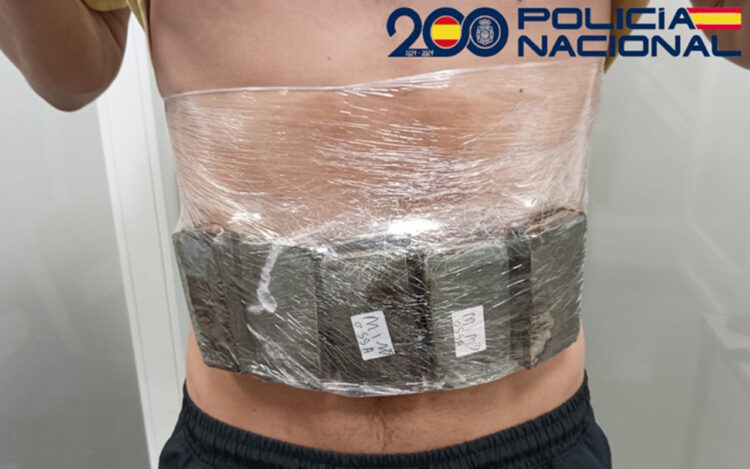 hachís-adosado-cuerpo-puerto-policía-nacional-002