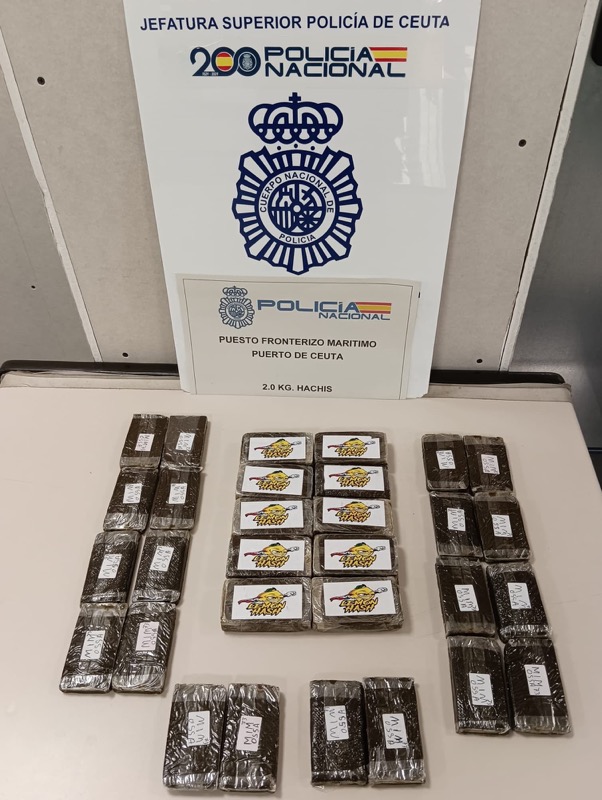 hachís-adosado-cuerpo-puerto-policía-nacional-002