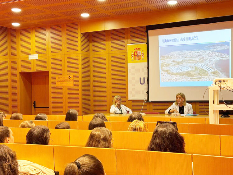 hospital-recibe-alumnos-enfermeria-practicas-ingesa-2