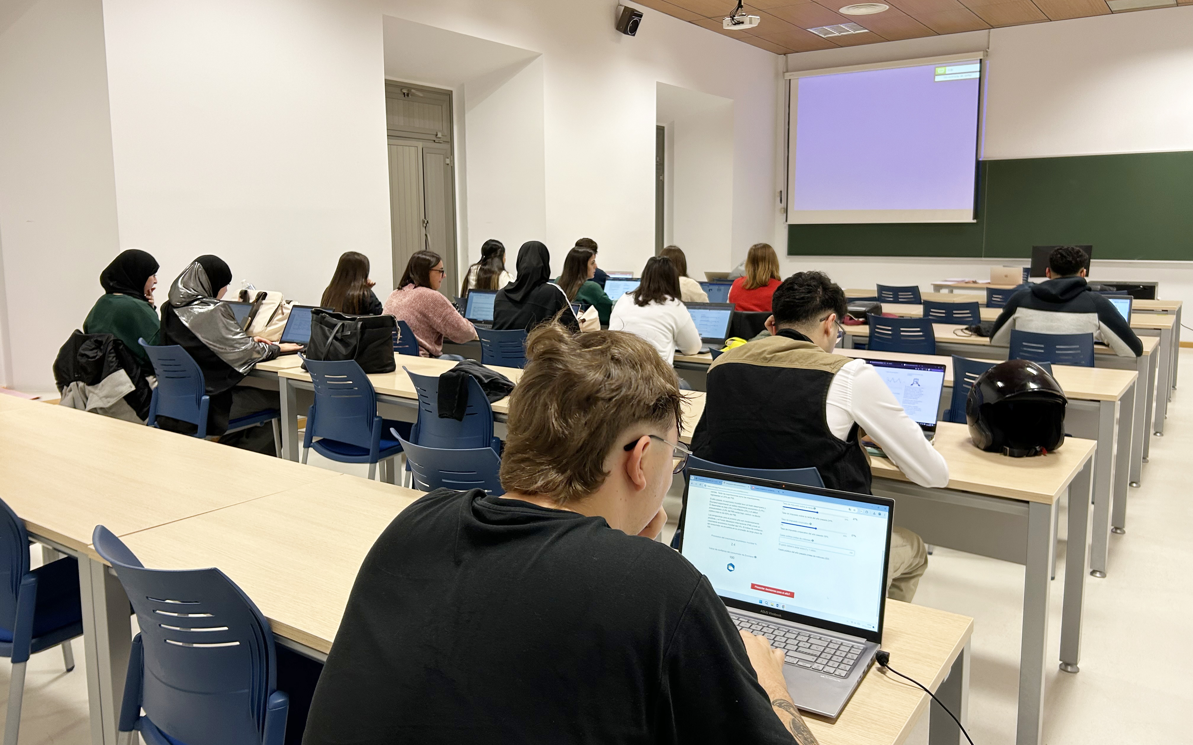 innovacion-ensenanza-macroeconomia-proyecto-econland-2