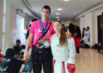 julia-melgar-realiza-gran-trabajo-youth-league-emiratos-arabes-karate-001