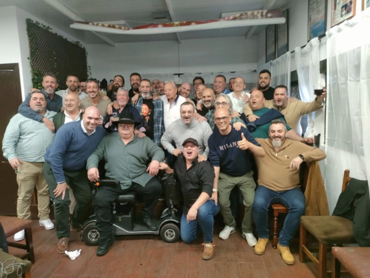 Todos los Caballas de Oro reunidos.