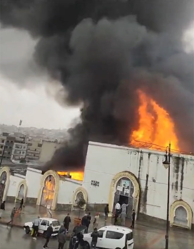 panico-destruccion-mercado-beni-makada-grave-incendio