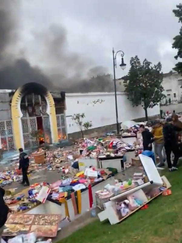panico-destruccion-mercado-beni-makada-grave-incendio