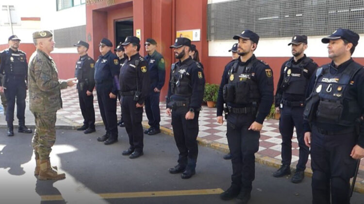 policia-nacional-despide-comandante-general-llago-navarro-002