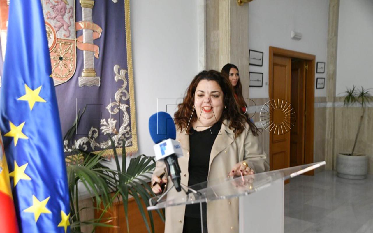 rueda-de-prensa-delegada-cristina-pérez-aduana-comercial-003