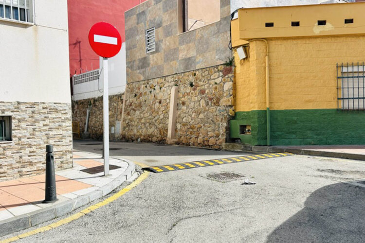 senal-fantasma-direccion-prohibida-peligro-accesos-libertad-003